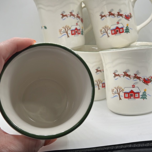 Pfaltzgraff snow village Mugs and creamer sugar Set - Picture 8 of 11